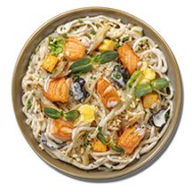 Сливочная вок-лапша с лососем