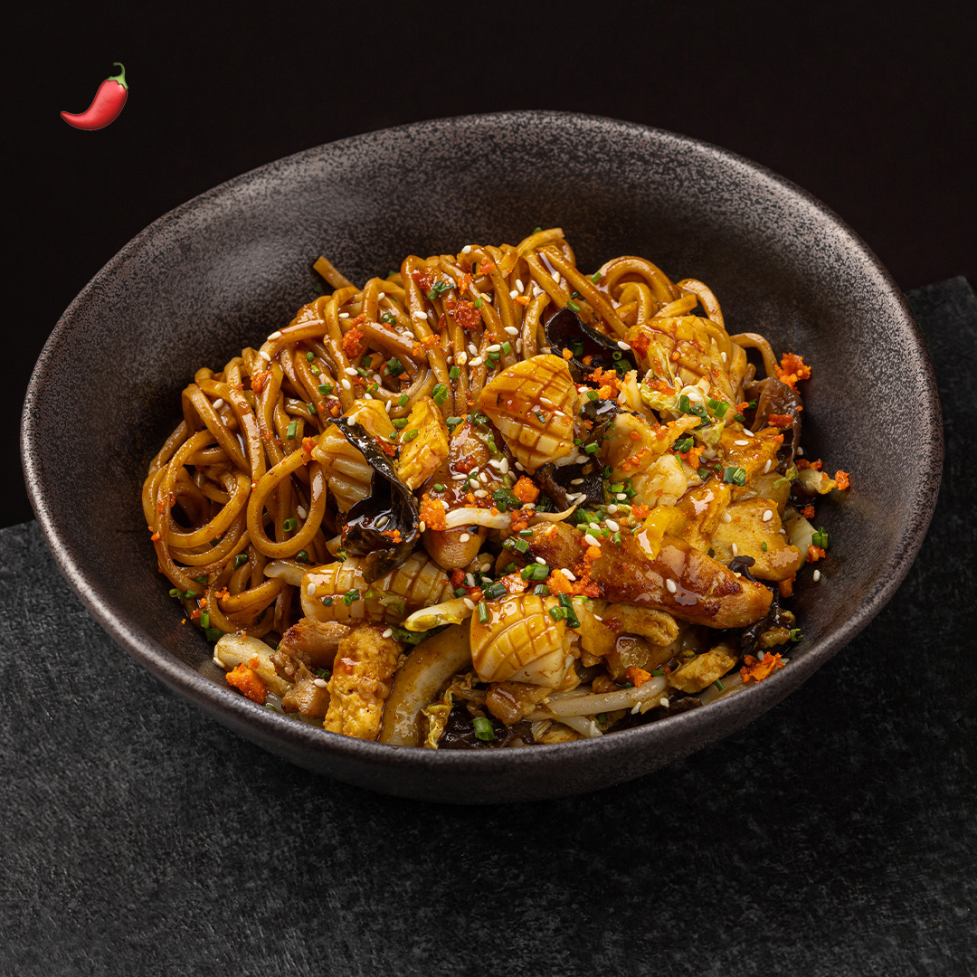 Сингапурская лапша с кальмаром и курицей Сингапурская лапша с кальмаром и курицей